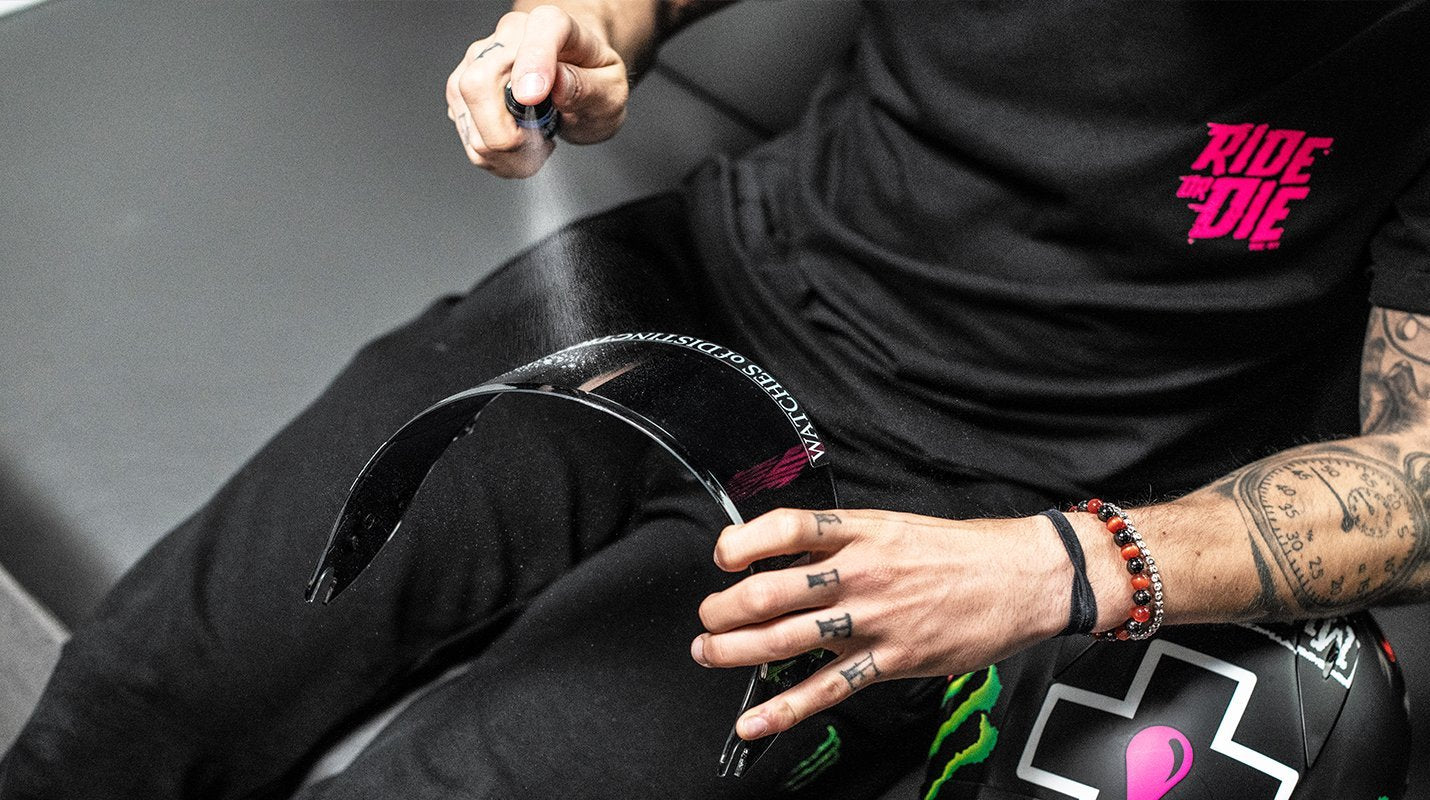 HELMET VISOR & GOGGLE CLEANER 250ml