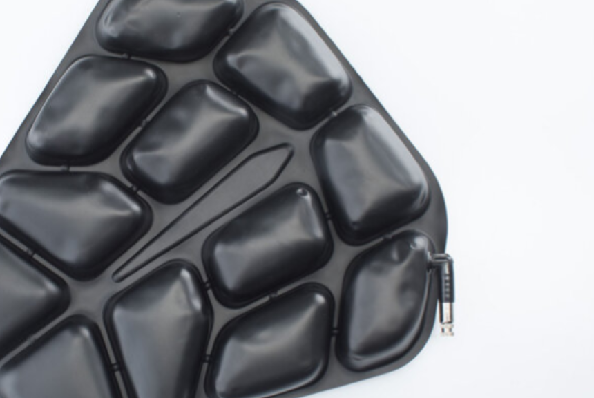 Cuscino comfort TRAVELLER PILLION Nero. 22 x 30 cm. Con imbott. ad aria in poliur.