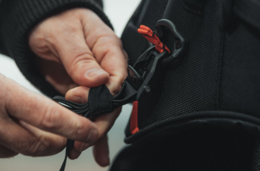 Borsa posteriore PRO Rearbag 1680D Nylon balistico. Nero/Antracite. 22-34 l.